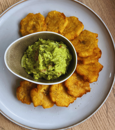 TOSTONES CON GUACAMOLE