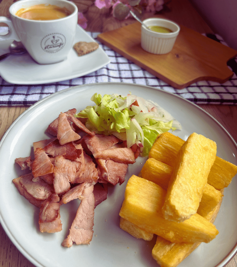Yucas Fritas Con Cecina
